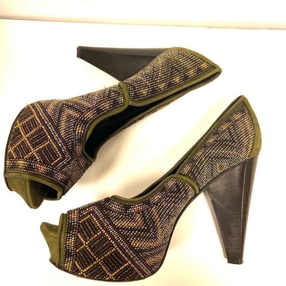 Donald J Pliner Ceci beaded green suede peep toe platform heels. 6.5 - Picture 7 of 8